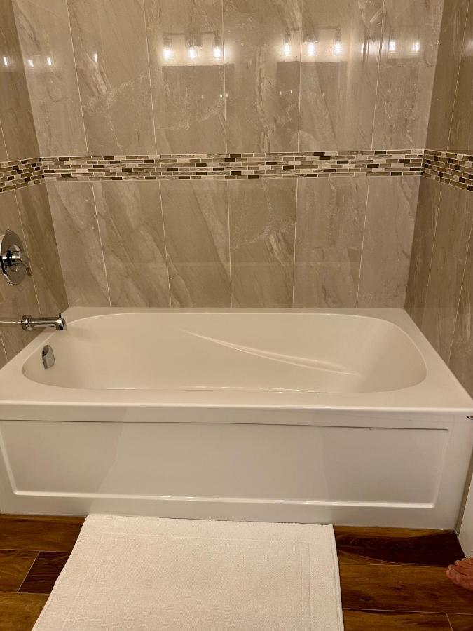 Lotus Moon Apartment Шарлъттаун Екстериор снимка